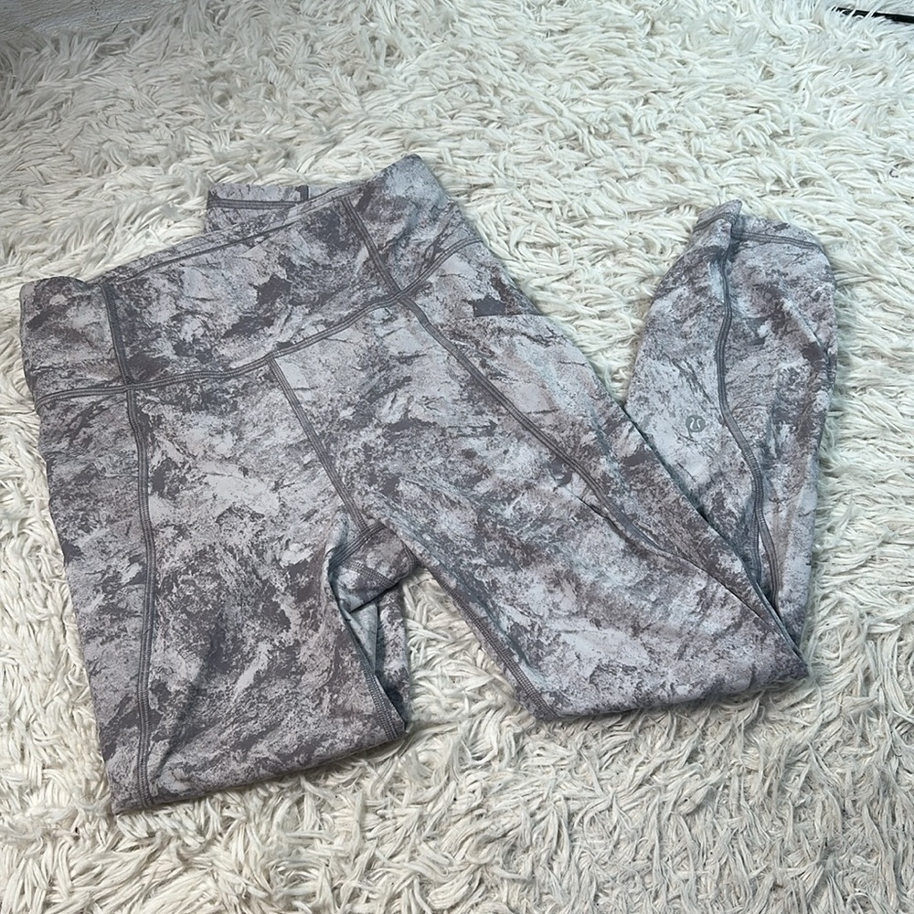 Lululemon Time To Sweat Crop *23" Free Spirit Alpine White Black
